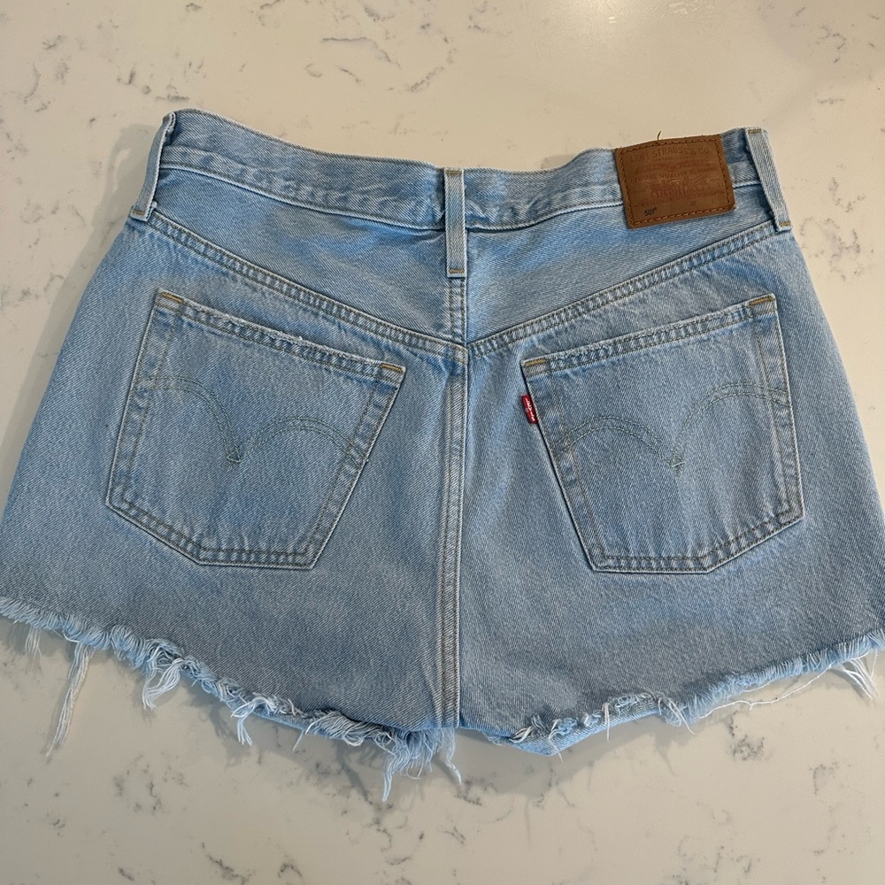 Levi 501 Short - Light Denim Wash LIKE NEW